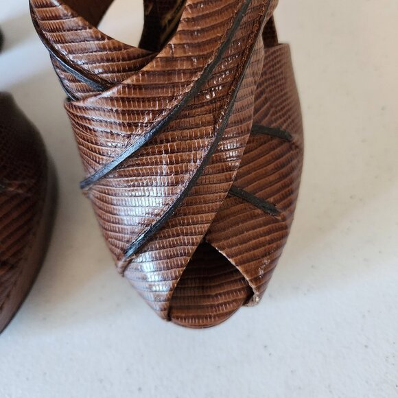 Moschino "EUC" - Picture 3 of 16